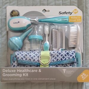 Safety 1st Deluxe Healthcare & Grooming Kit